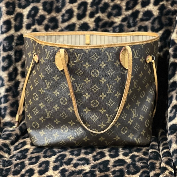 Louis Vuitton Monogram Neverfull MM with matching Clutch - Picture 2 of 5